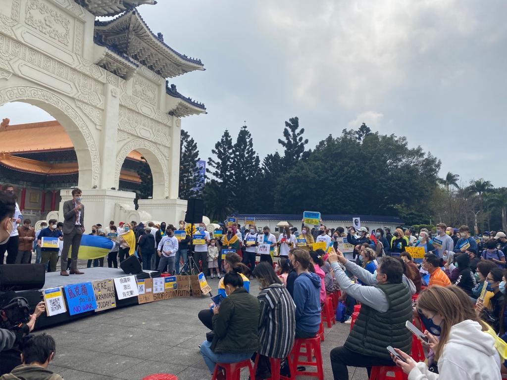 瑞莎親自到台灣聲援烏克蘭活動現場，並對弟弟的成長感到欣慰。（翻攝自瑞莎臉書）
