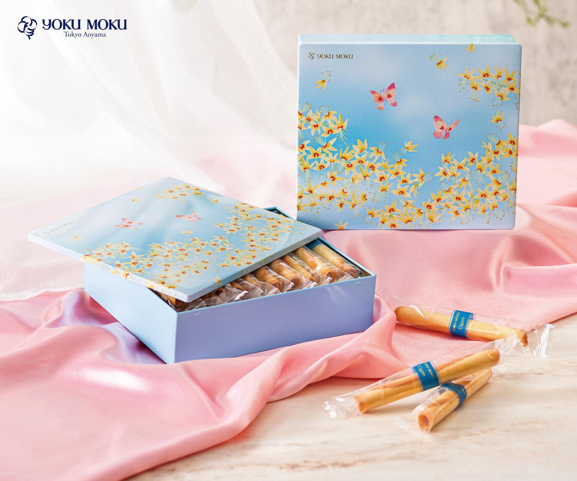 YOKU MOKU全新「台灣欒樹10週年限定原味雪茄蛋捲禮盒」以旗艦店前的台灣欒樹開花時節為設計靈感。（920元／20入，YOKU MOKU提供）