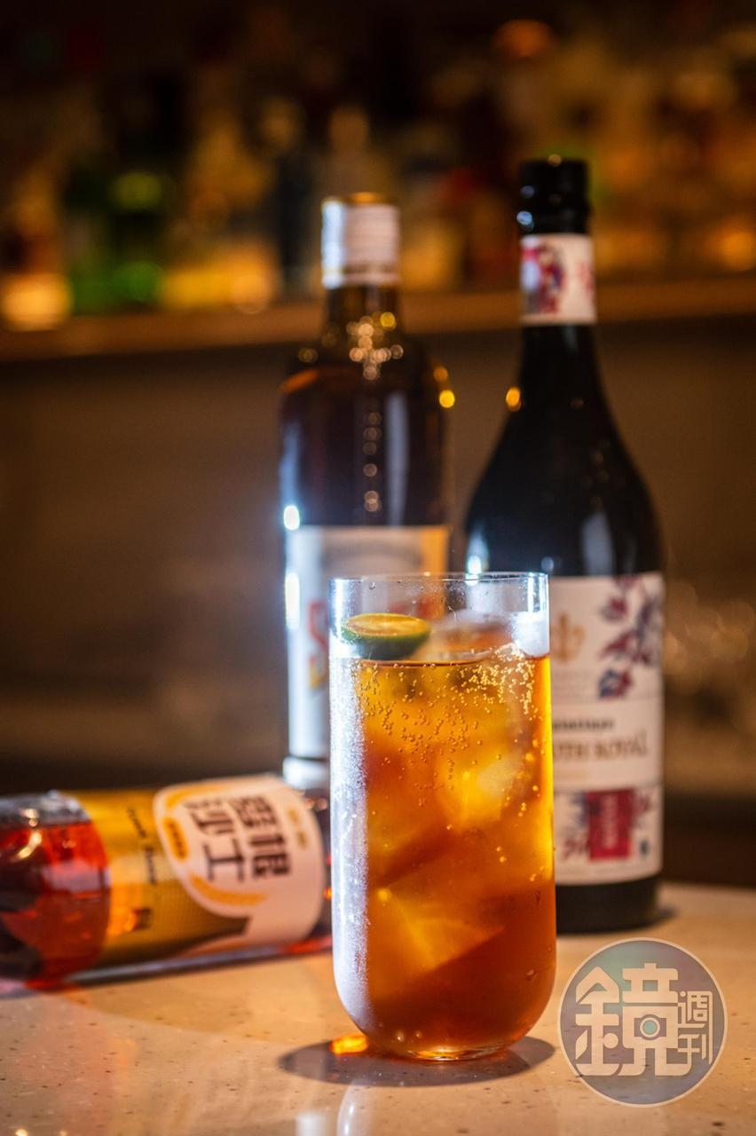 苦艾酒加沙士的「做工的人」,氣泡沁涼,喝來暢快,(350元/杯)