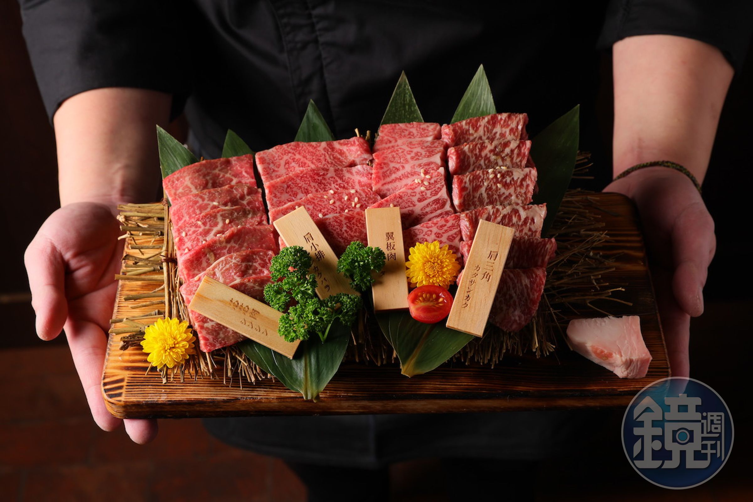 「一牛楽」強打高食肉量與專業分切36部位的兩大特色，和牛拼盤分成兩回合登場，每回上菜氣氛都令人饞意激昂。