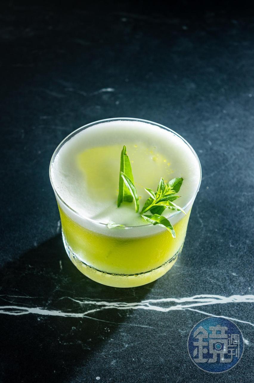 水果系調酒「南方柔春」,清爽易飲,(300元/杯)