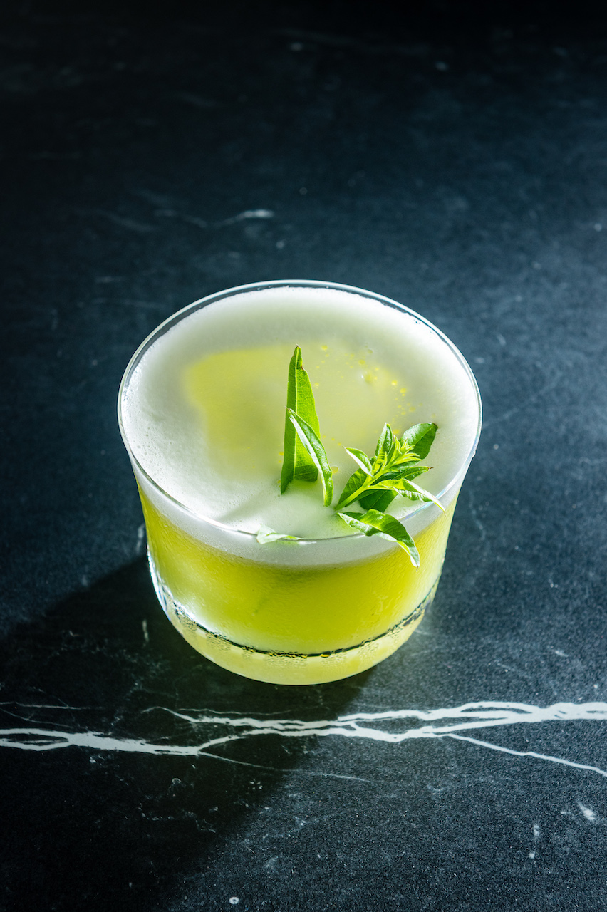 水果系調酒「南方柔春」，清爽易飲，（300元／杯）