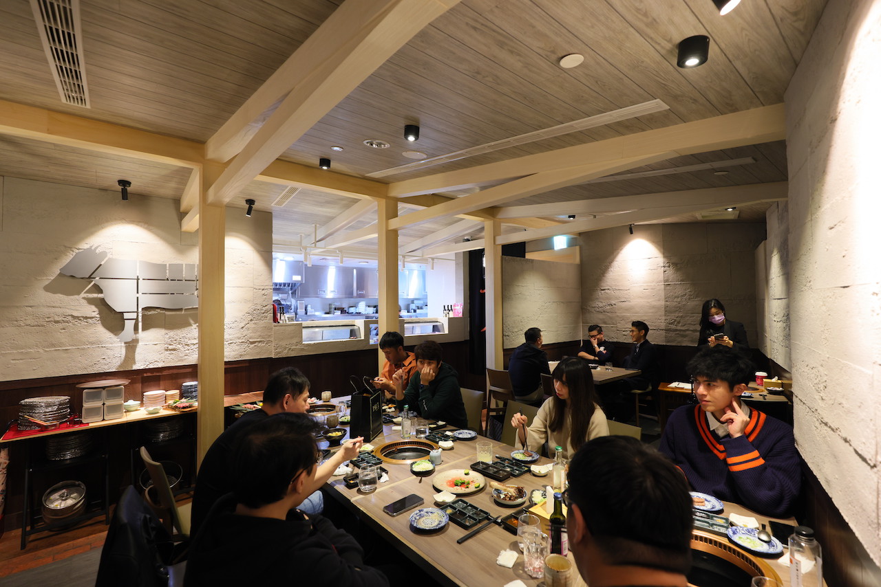 一牛楽空間不大，席位超搶手。