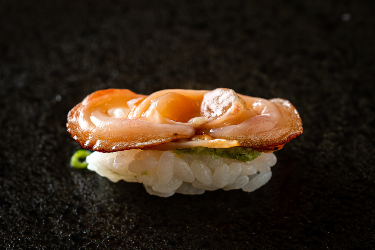 「貝唇」Q彈帶脆。（2,680元套餐菜色）