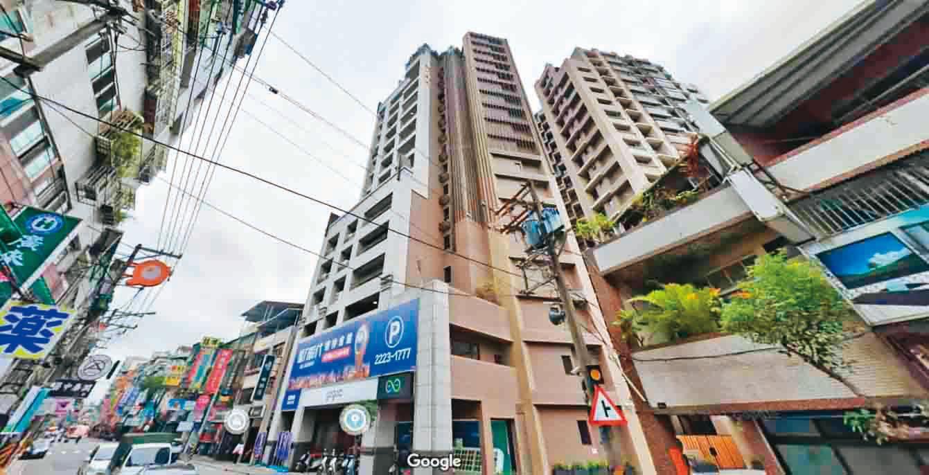 有民眾購買新北市中和區「嘉泉名璽」預售屋建案18樓,最後發現該建案只蓋到17樓,才知受騙。(翻攝Google Maps)