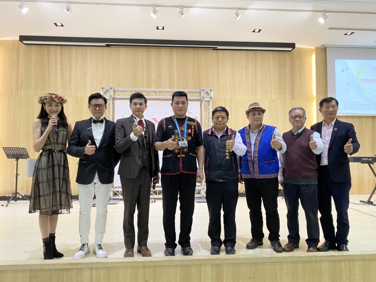 左起 陳海琳執行長、甘華強經理、吳軍導演、黃仁議員、施純福副局長、黃仁福牧師、張摩西牧師、簡嘉宏董事長