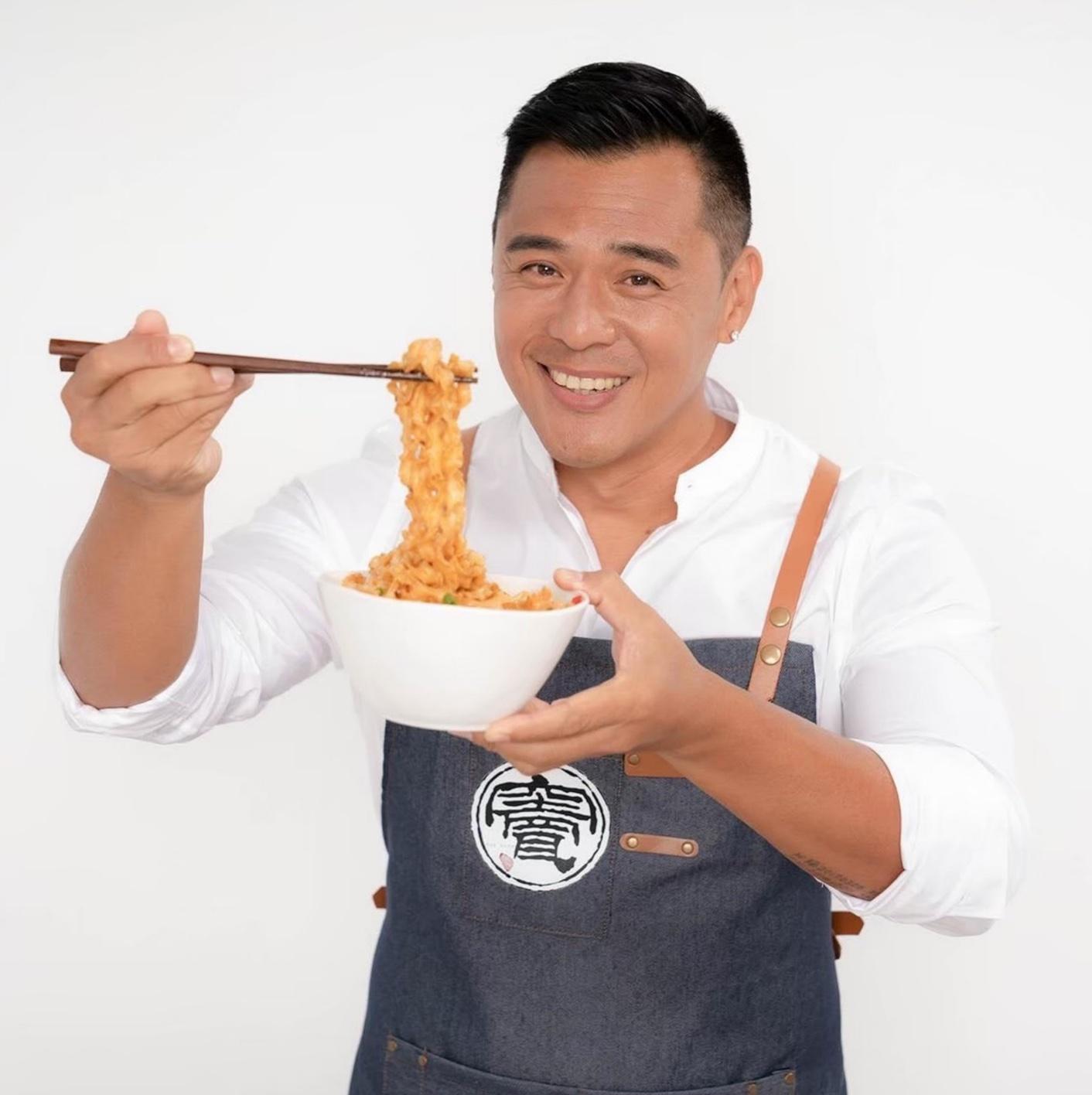竇智孔直喊:做生意就是要童叟無欺。(竇陣麵提供)