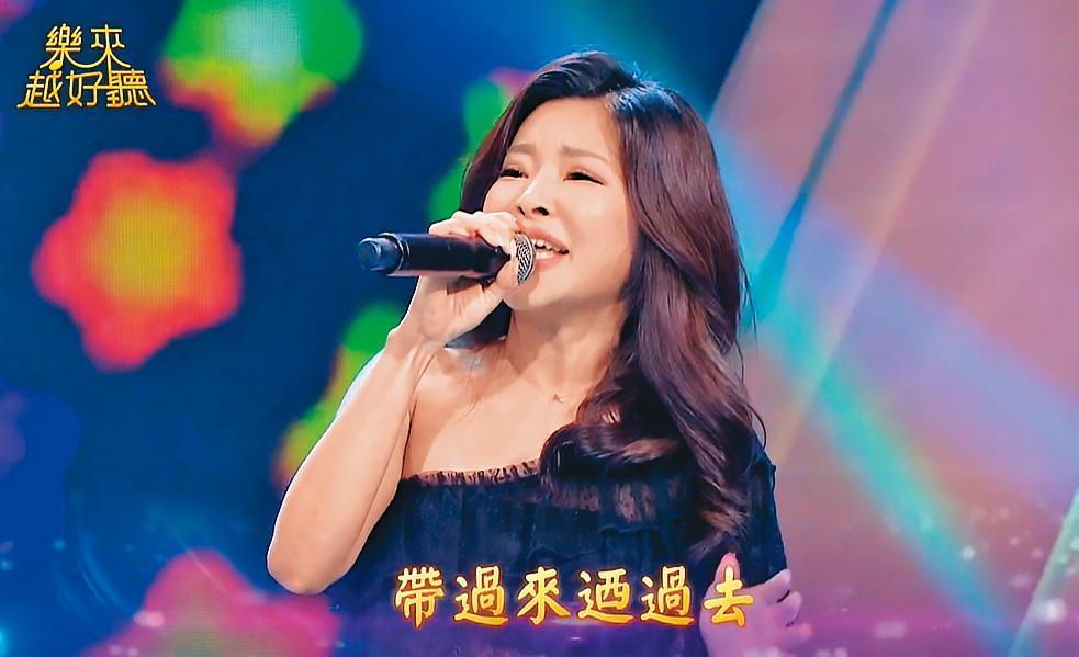 李愛綺早年藝名為李嘉，以一曲〈迺夜市〉紅遍大街小巷。（翻攝YouTube）