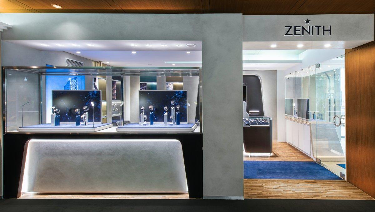 ZENITH品牌專賣店內部有三面展示牆組成專屬空間，對外也有獨立門戶，成就了總廠認可的專賣店規格。