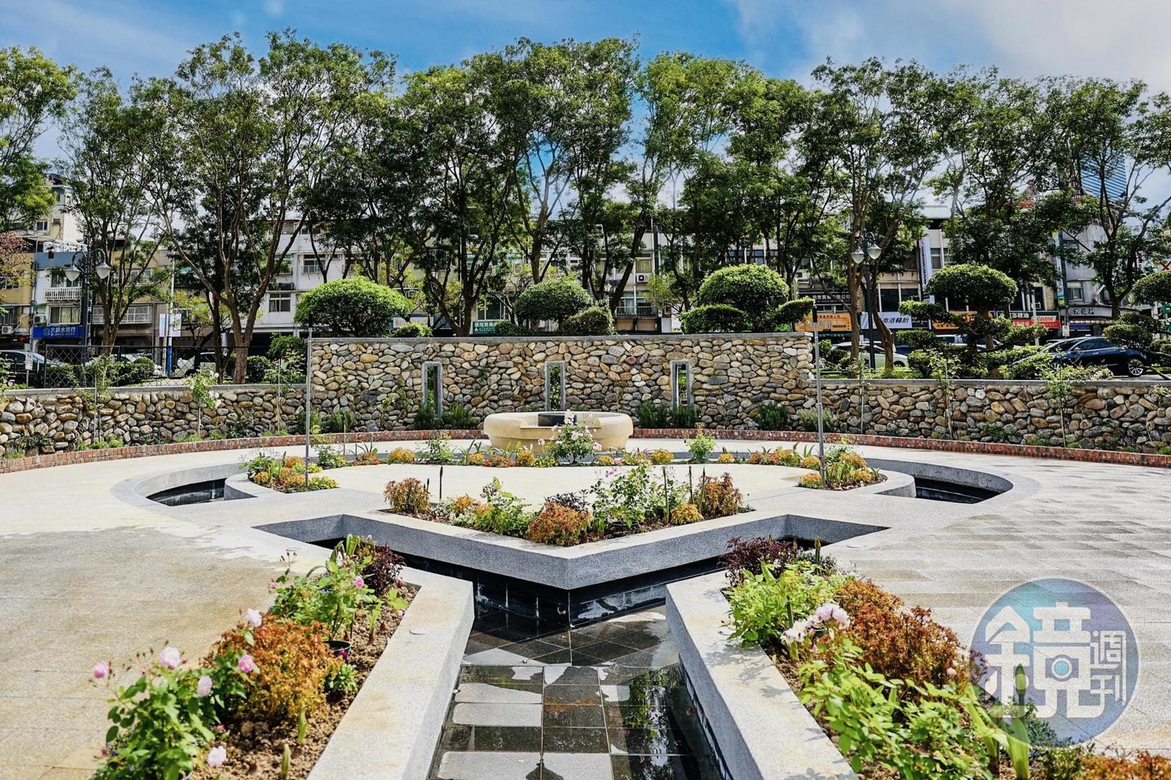 「祕密花園」裡設有心型水道與噴水池。（台北工務局公園路燈工程管理處提供）