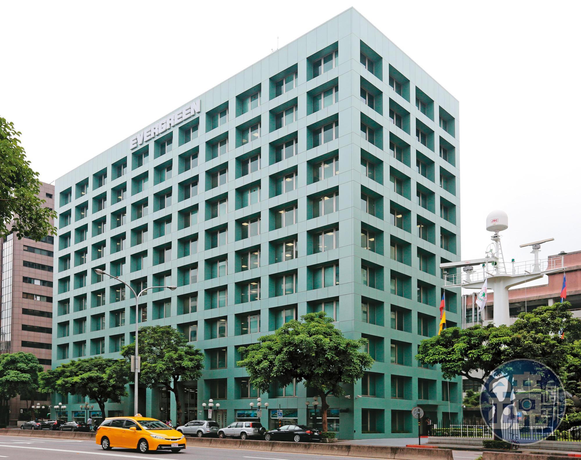 長榮國際握有集團內各公司不少股權，具有控股中心地位。