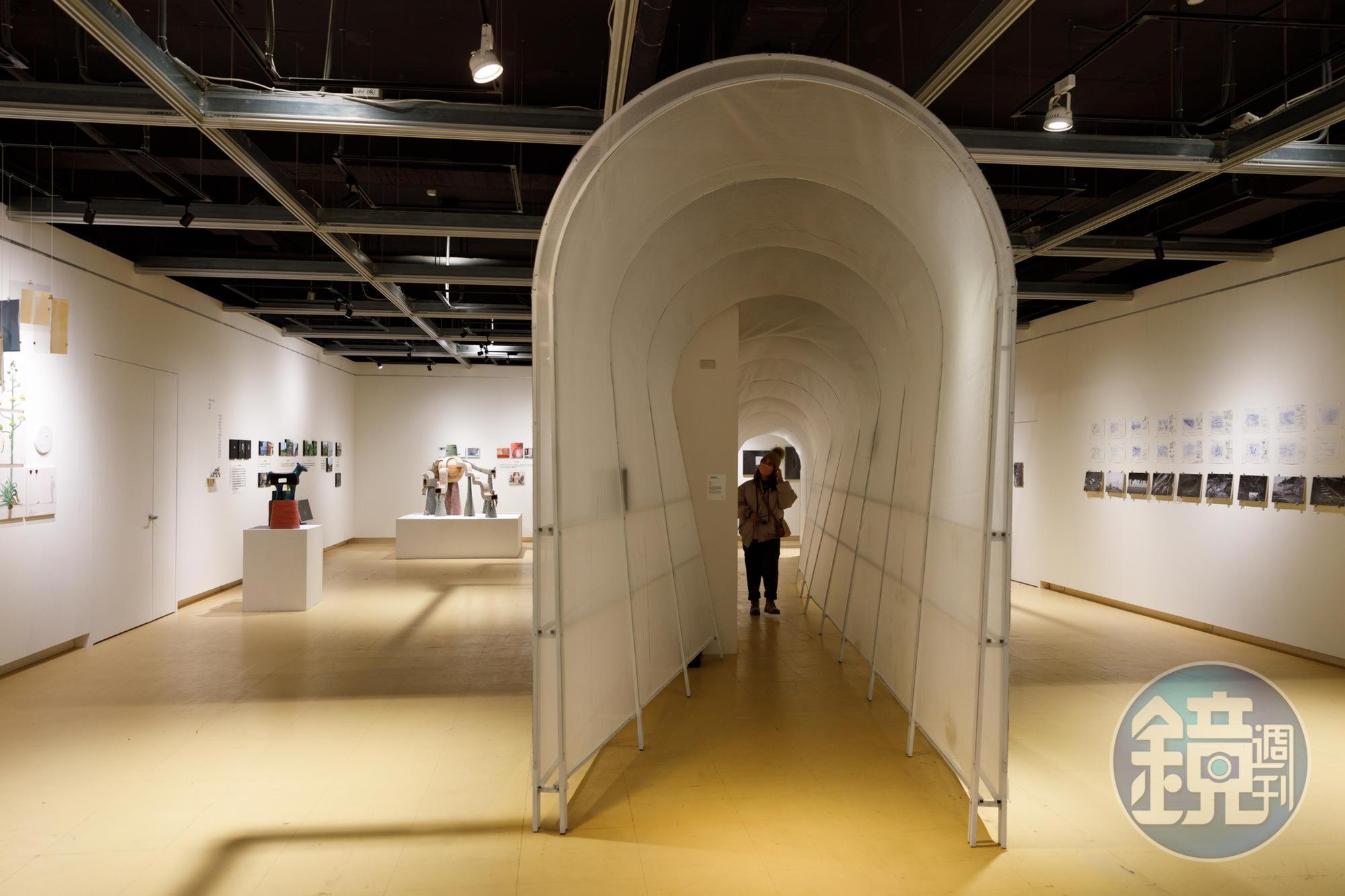 民俗文物館另有空間展覽展出「傾聽島嶼的聲音」是各藝術家採集島嶼素材創作的內容。