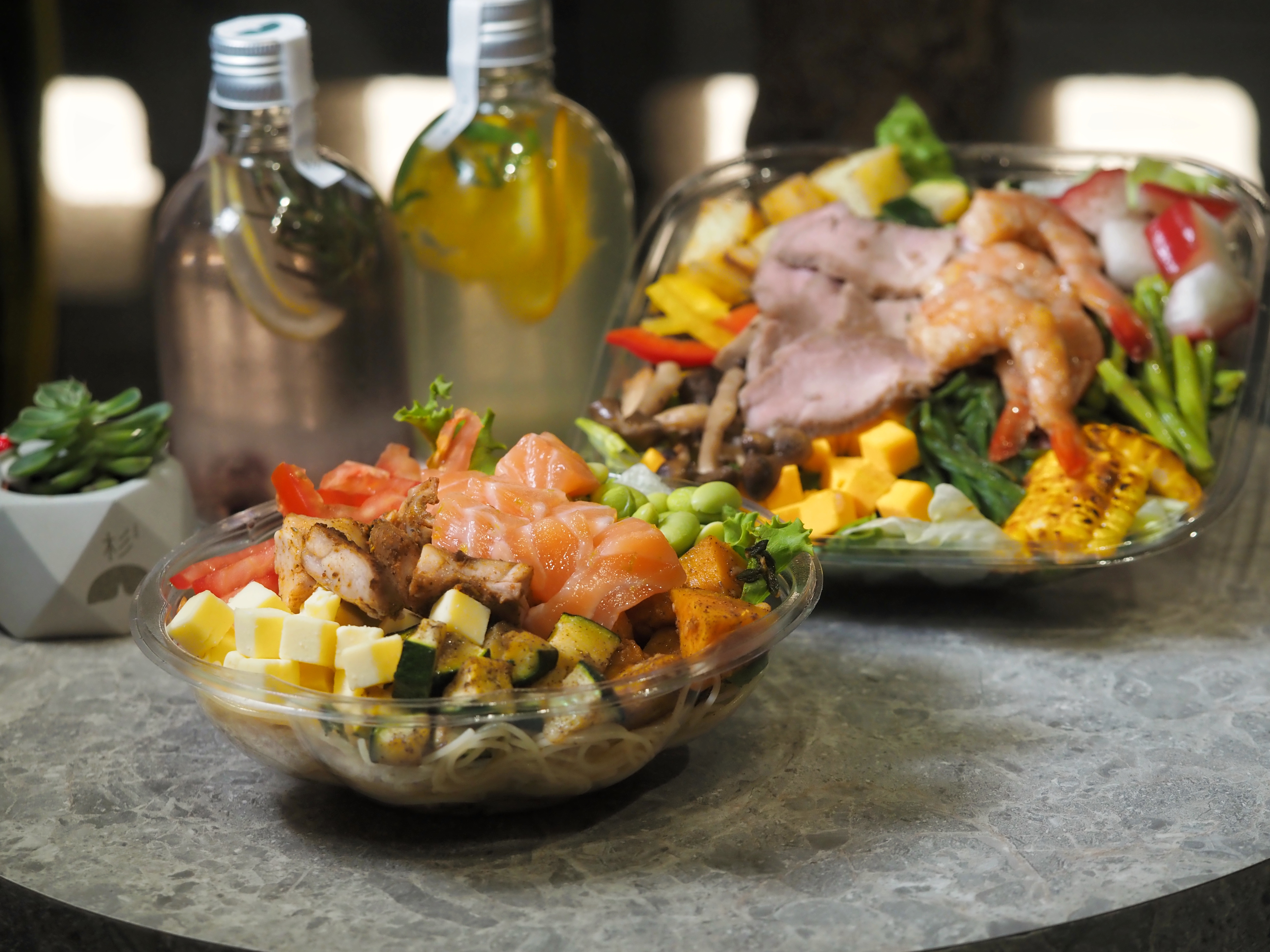 台中「HUN混餐飲集團」旗下「宅義大利麵」的沙拉副牌「杉」插旗南京三民站，提供上班族健康輕食好選擇。