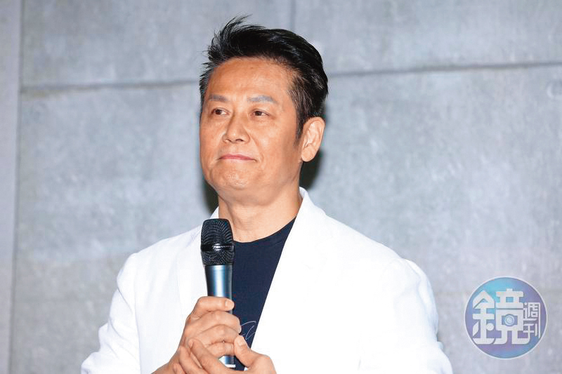 徐乃麟曾被目擊與長髮公關女相偕看煙火。