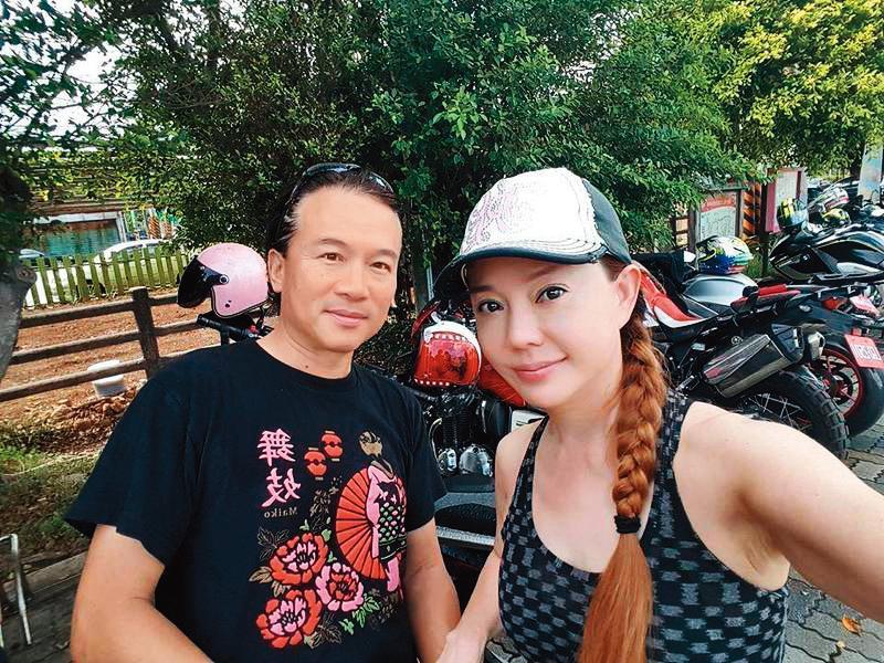 孫鵬婚也曾傳過緋聞,不過狄鶯非常強勢。(翻攝狄鶯臉書)