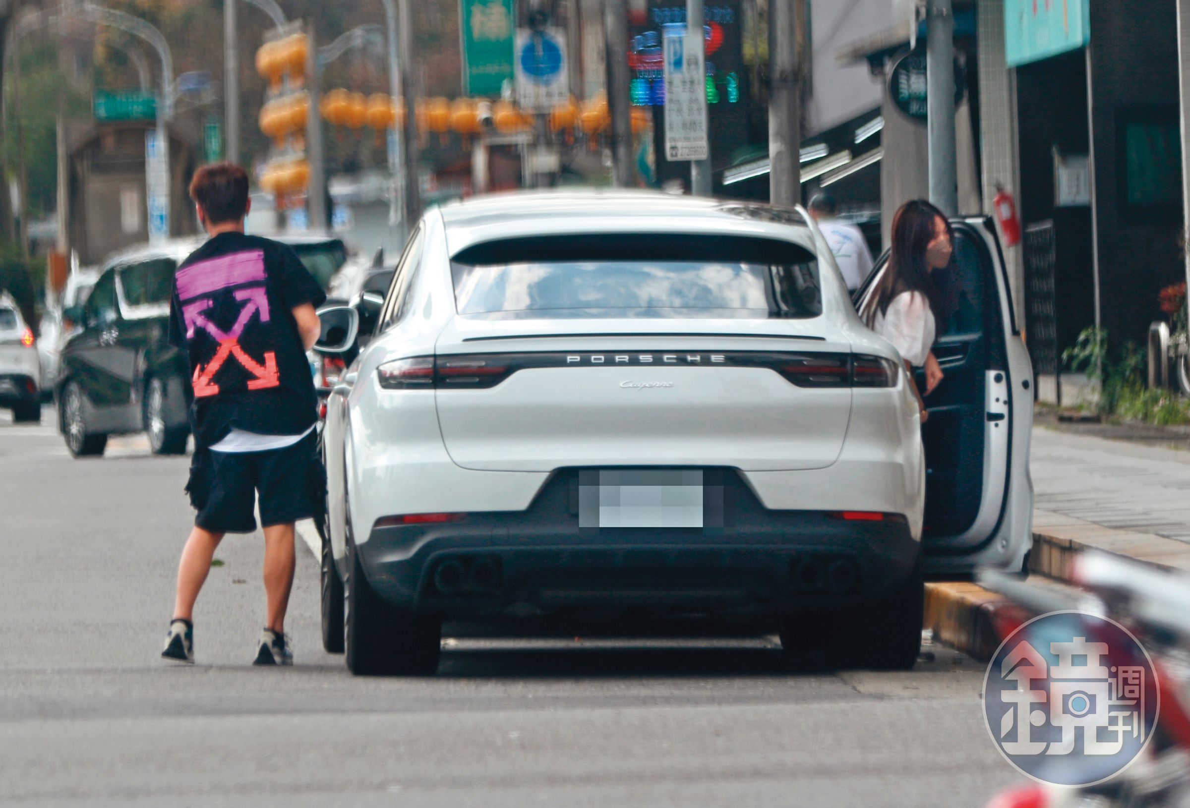 14：55，KID換開Porsche Cayenne豪華休旅車，感覺得出目前生活已經要朝舒適居家方向前進。
