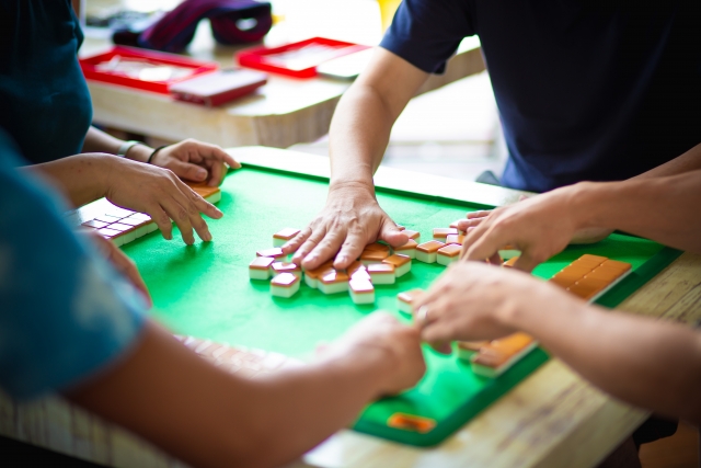中國一名男子因打麻將自摸，太過興奮導致他腦出血當場昏倒。（示意圖非當事人，photo-ac）