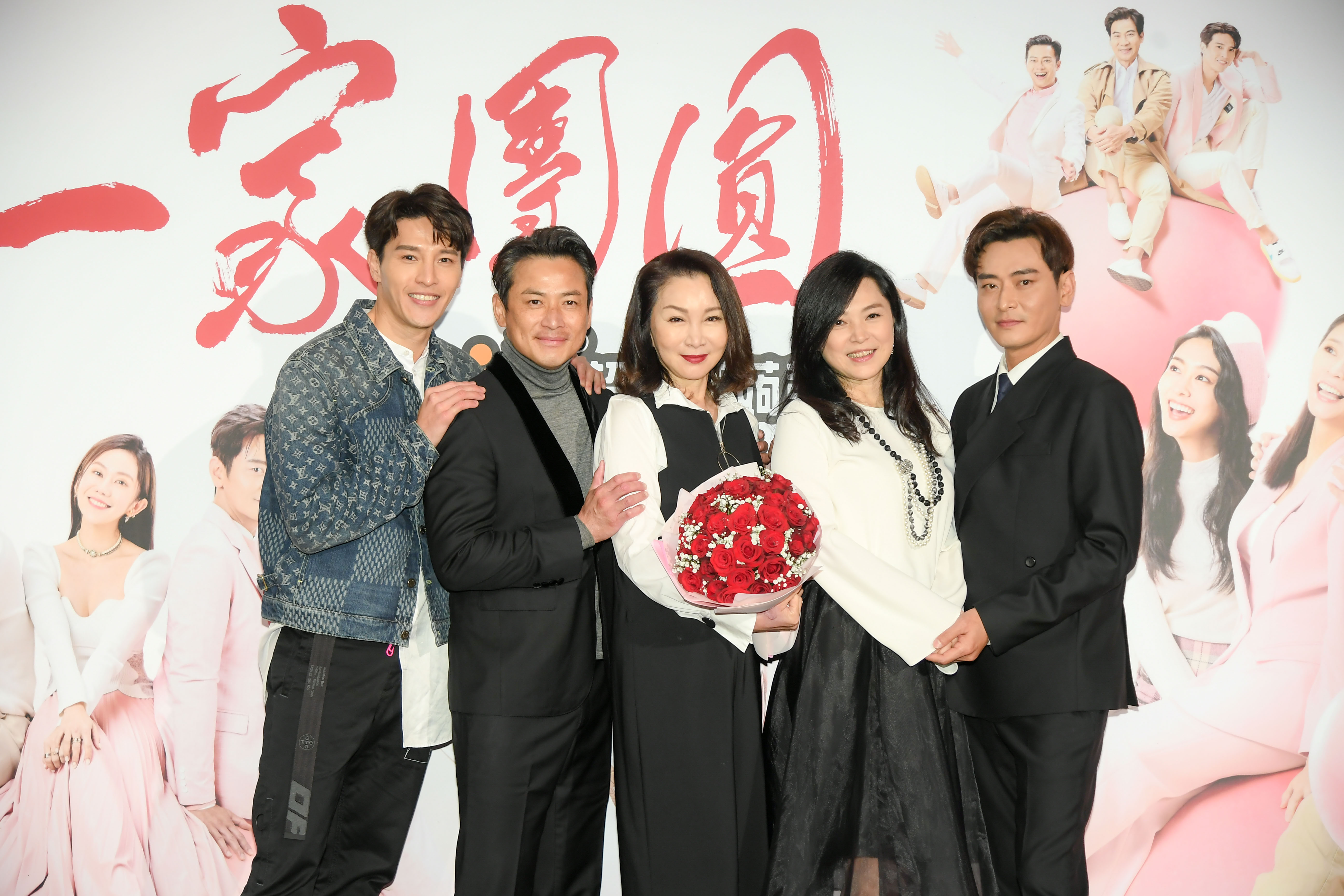 張瓊姿和張鳳書（中）戲裡飾演大小老婆。（三立提供）