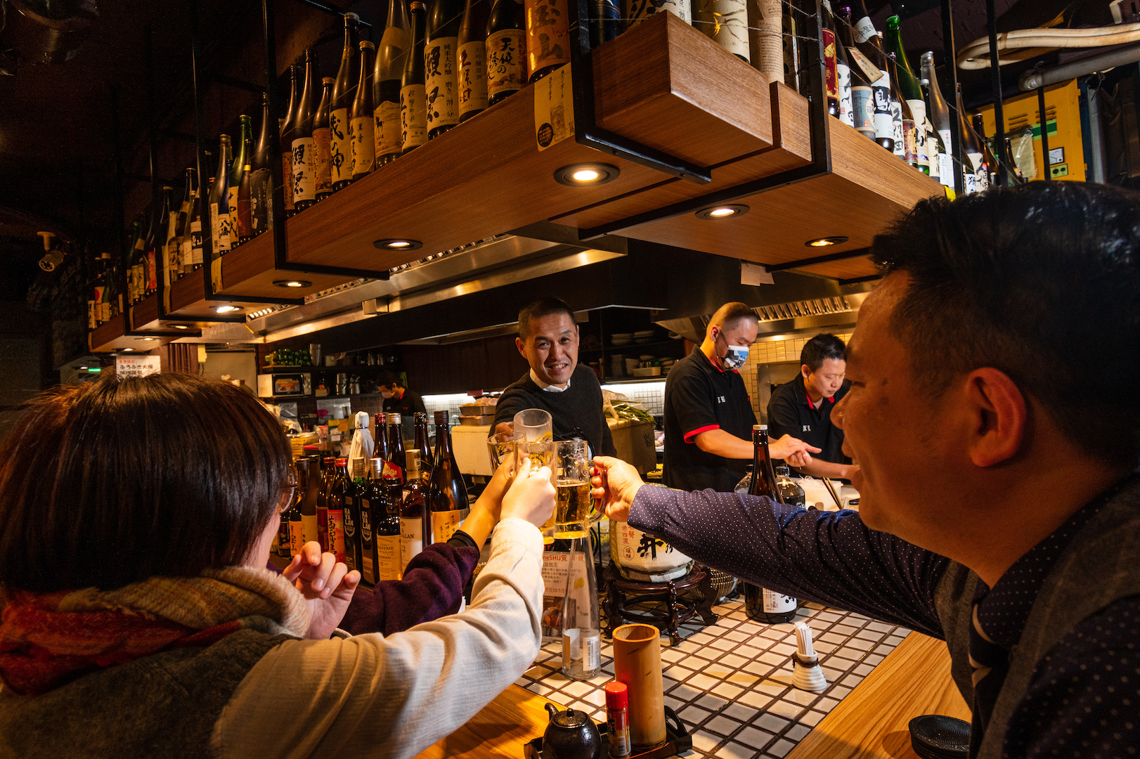 來到日式居酒屋，一入座通常先點啤酒。
