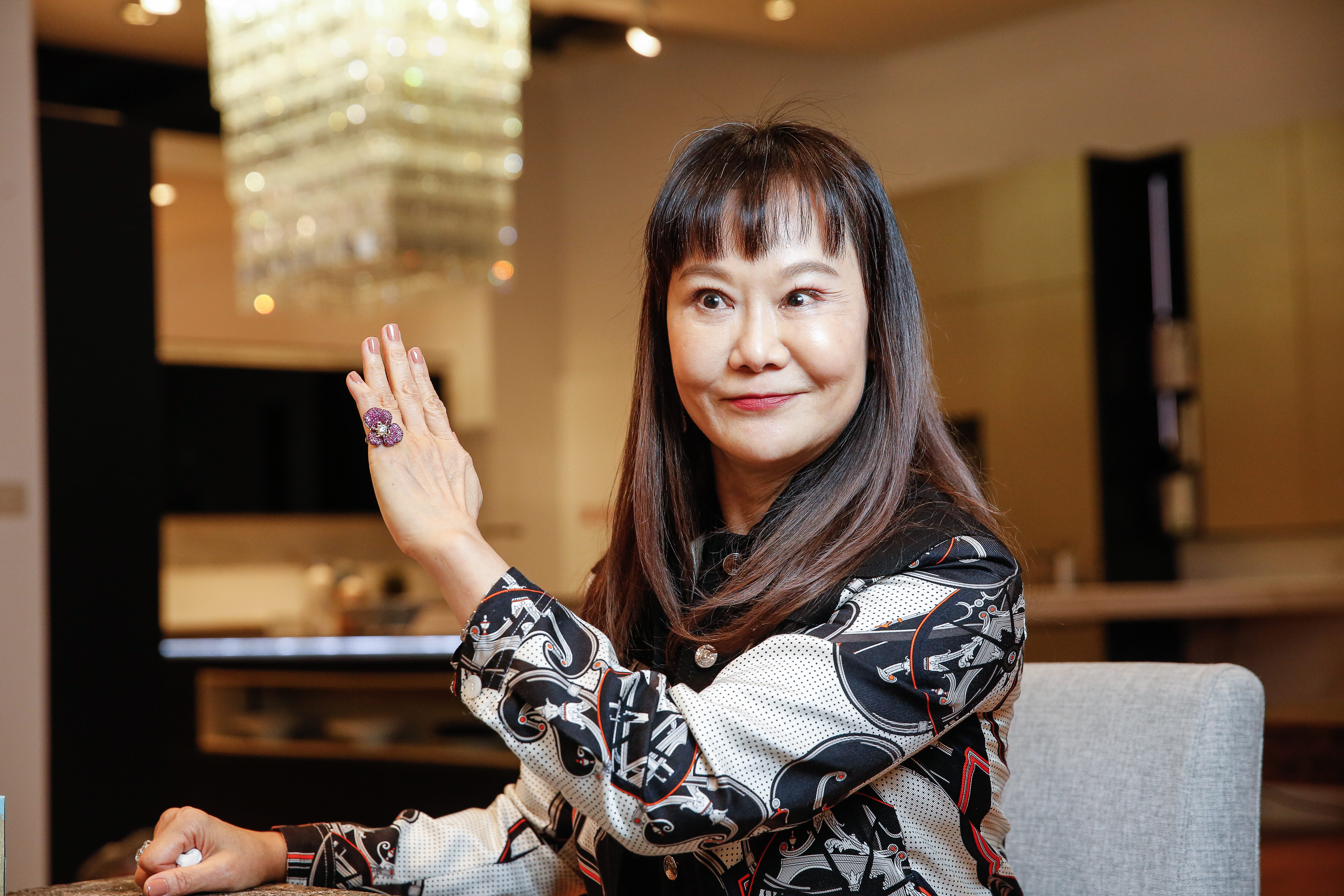 斯夏齡是讓台北文華東方、萬豪等五星級酒店，以及宏盛帝寶、歌手周杰倫居住的和平大苑等豪宅都買單的女王級代理商。