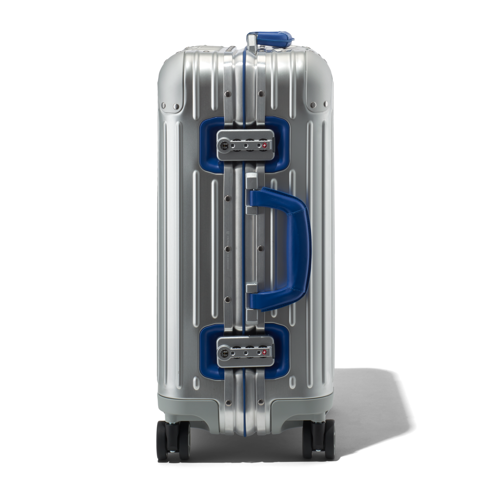 有著藍色鑲邊的RIMOWA Original Twist Cabin。NT$43,900（美之心提供）