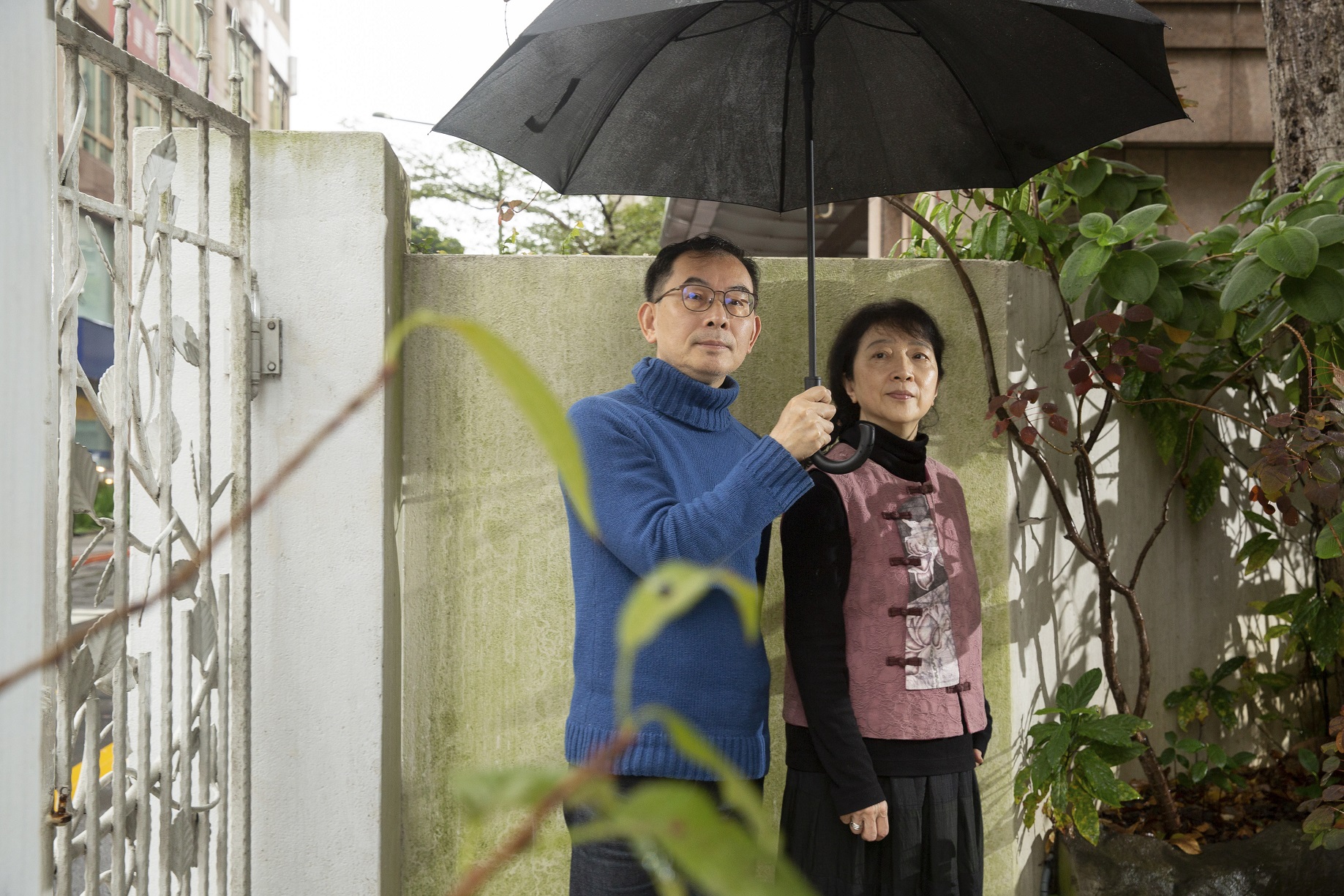 《我記得》傳主朱天文在剪接階段提供導演林俊頴（左）建議。