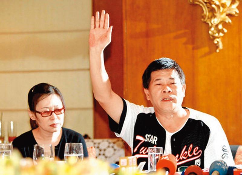 前澎嫂（左）回應澎恰恰身邊「紅粉知己」一事，經紀人也解釋了。（本刊資料照）