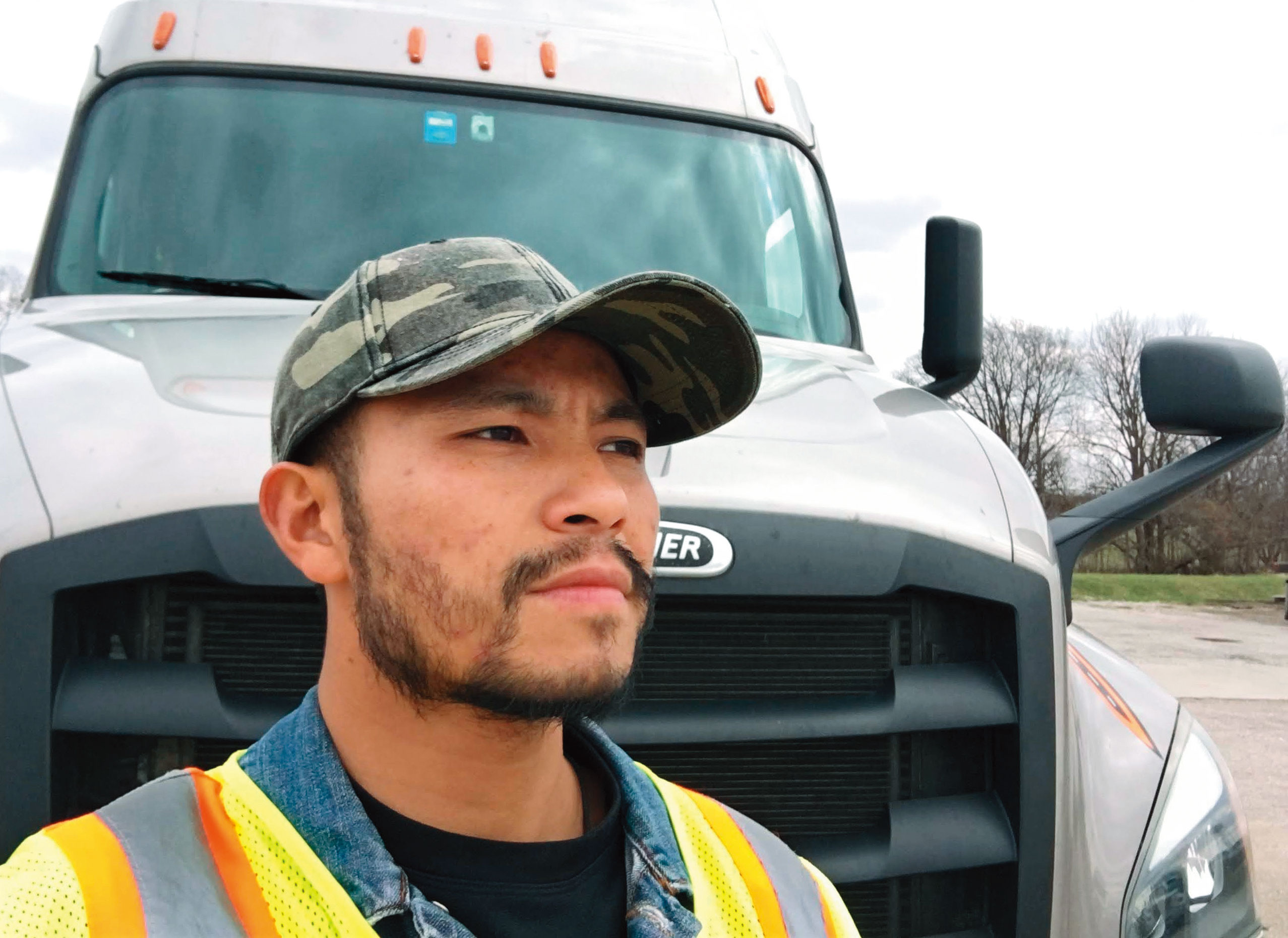 洛奇目前定居美國，是一名卡車司機，也是一名兼職YouTuber。圖為他2020年開卡車行經密蘇里州。（洛奇提供）