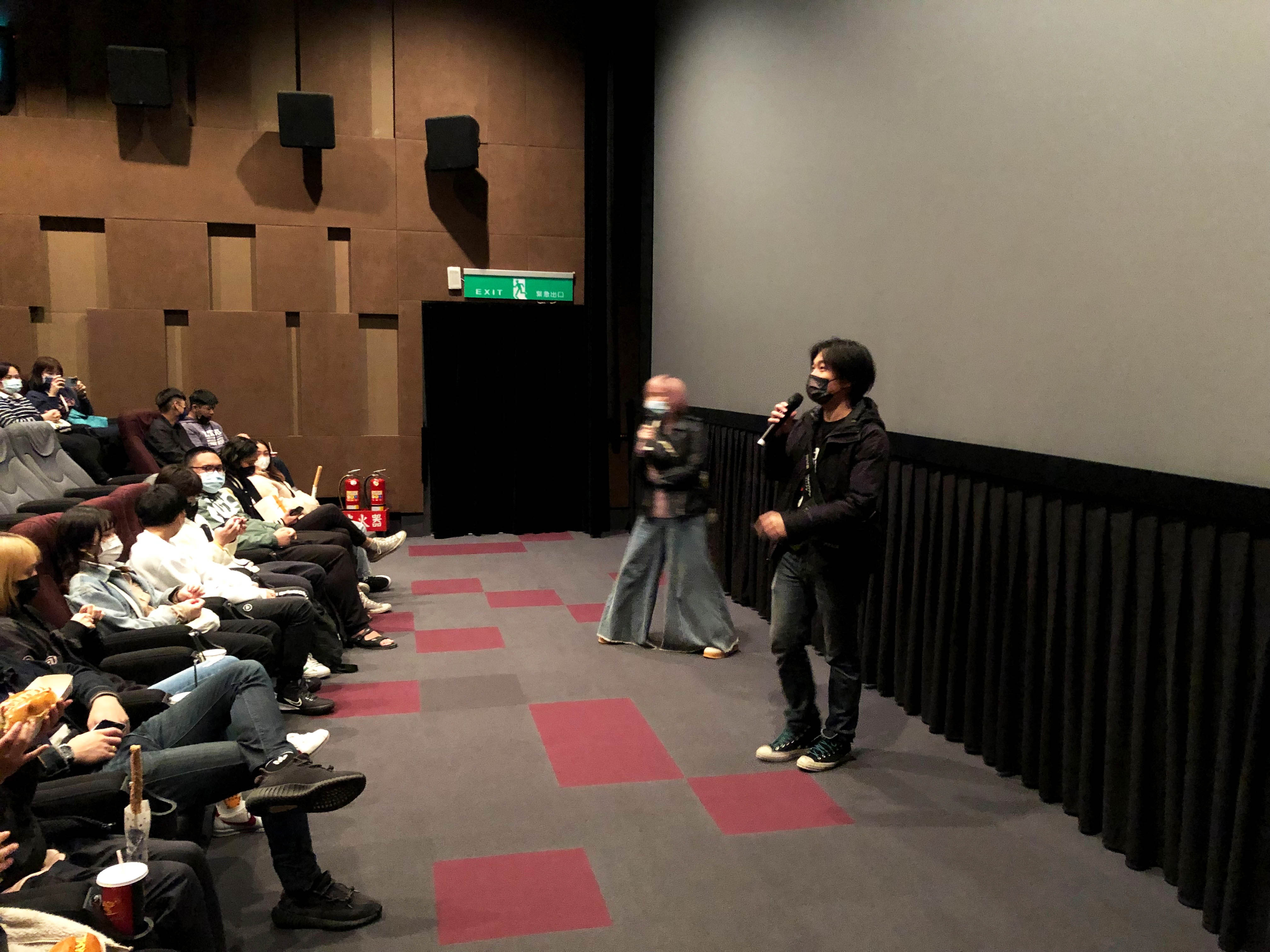《咒》推出「八字輕」搶看場，吸引一大群年輕觀眾看片，導演柯孟融也出席了映後座談。（牽猴子提供）
