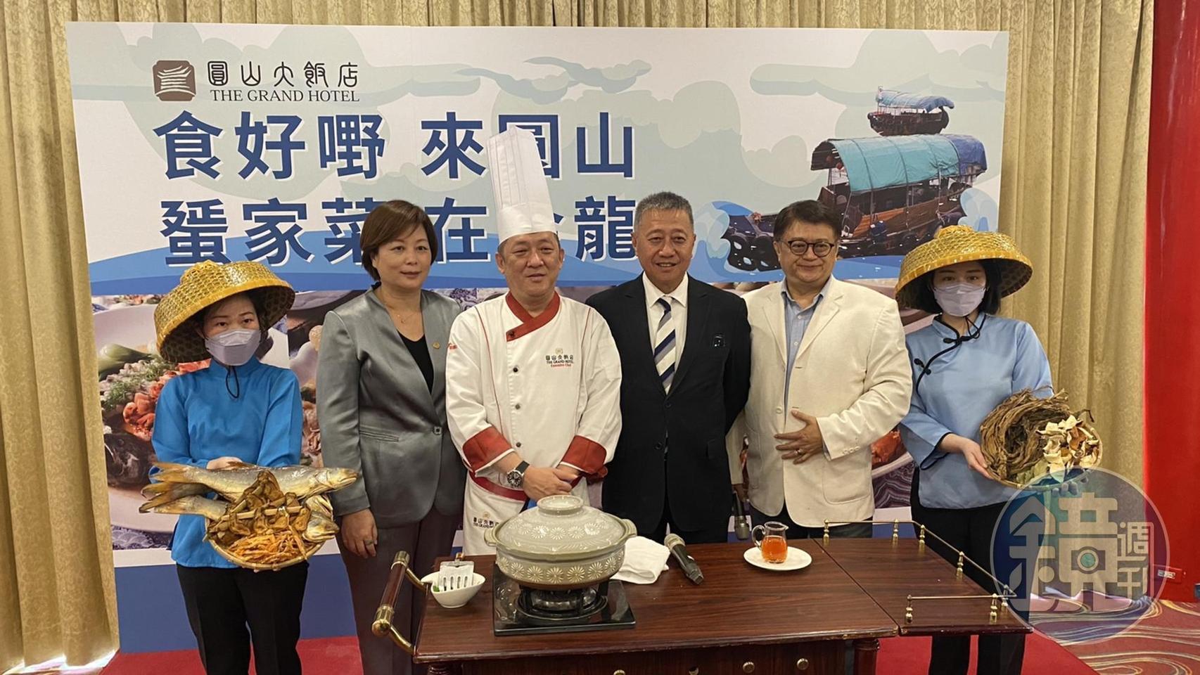 圓山大飯店金龍餐廳許耀光主廚，特別推出香港特色《蜑家菜》30道風味料理。（讀者提供）