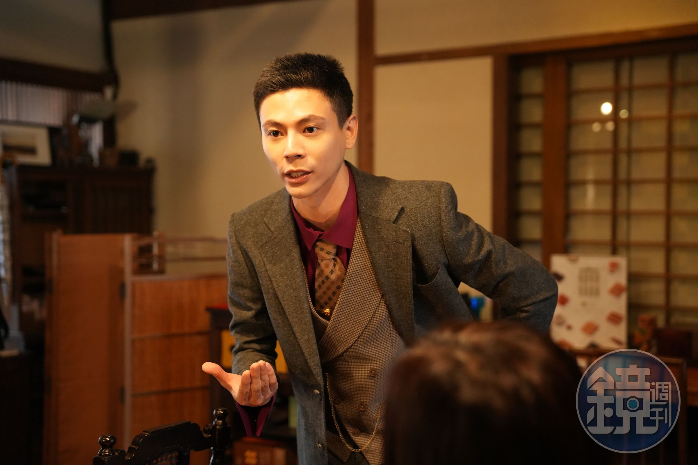 柯朋宇在《友達大亨》扮演白井先生，使用中、日、台語3種語言。（拾光號提供）