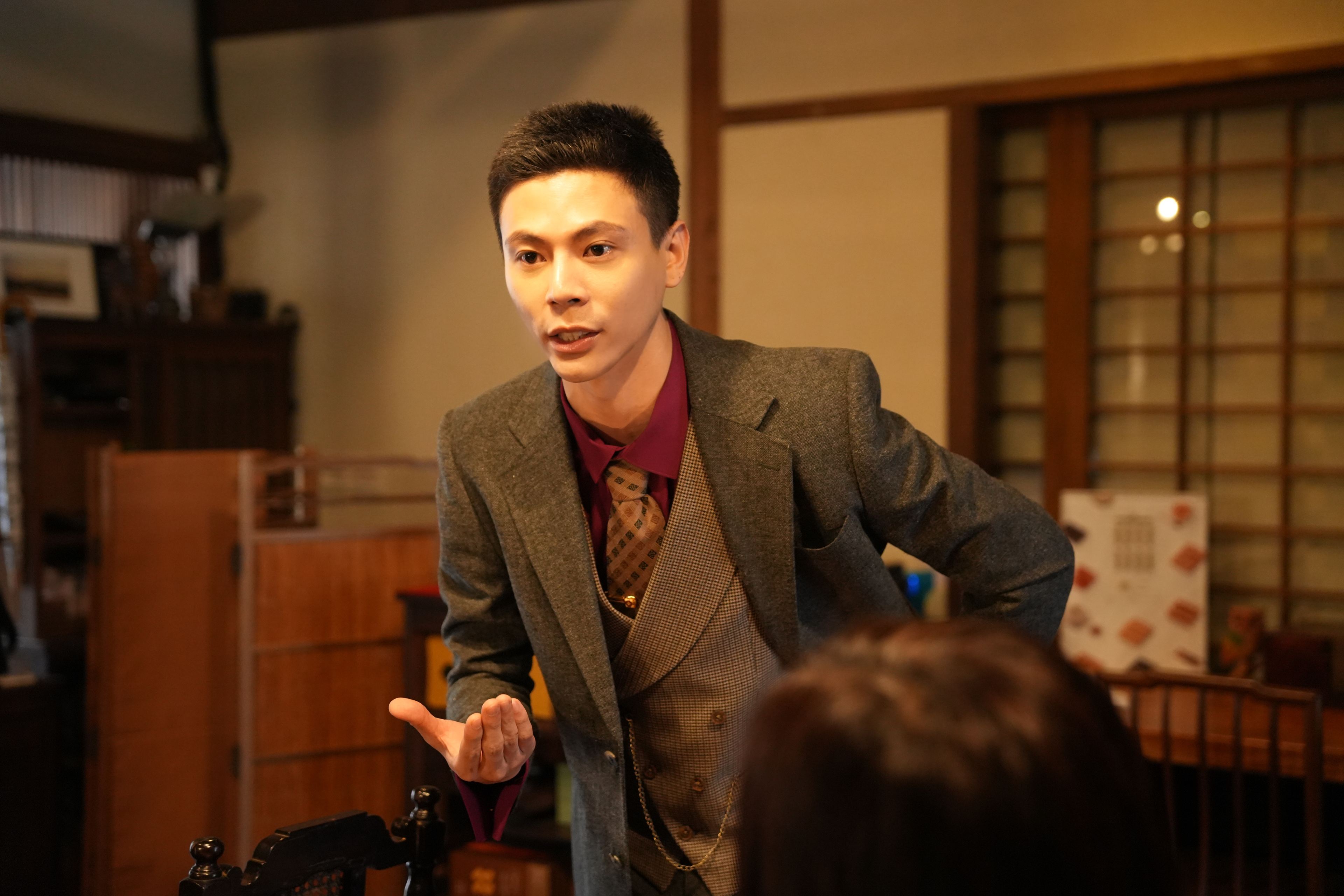 柯朋宇在《友達大亨》扮演白井先生，使用中、日、台語3種語言。（拾光號提供）