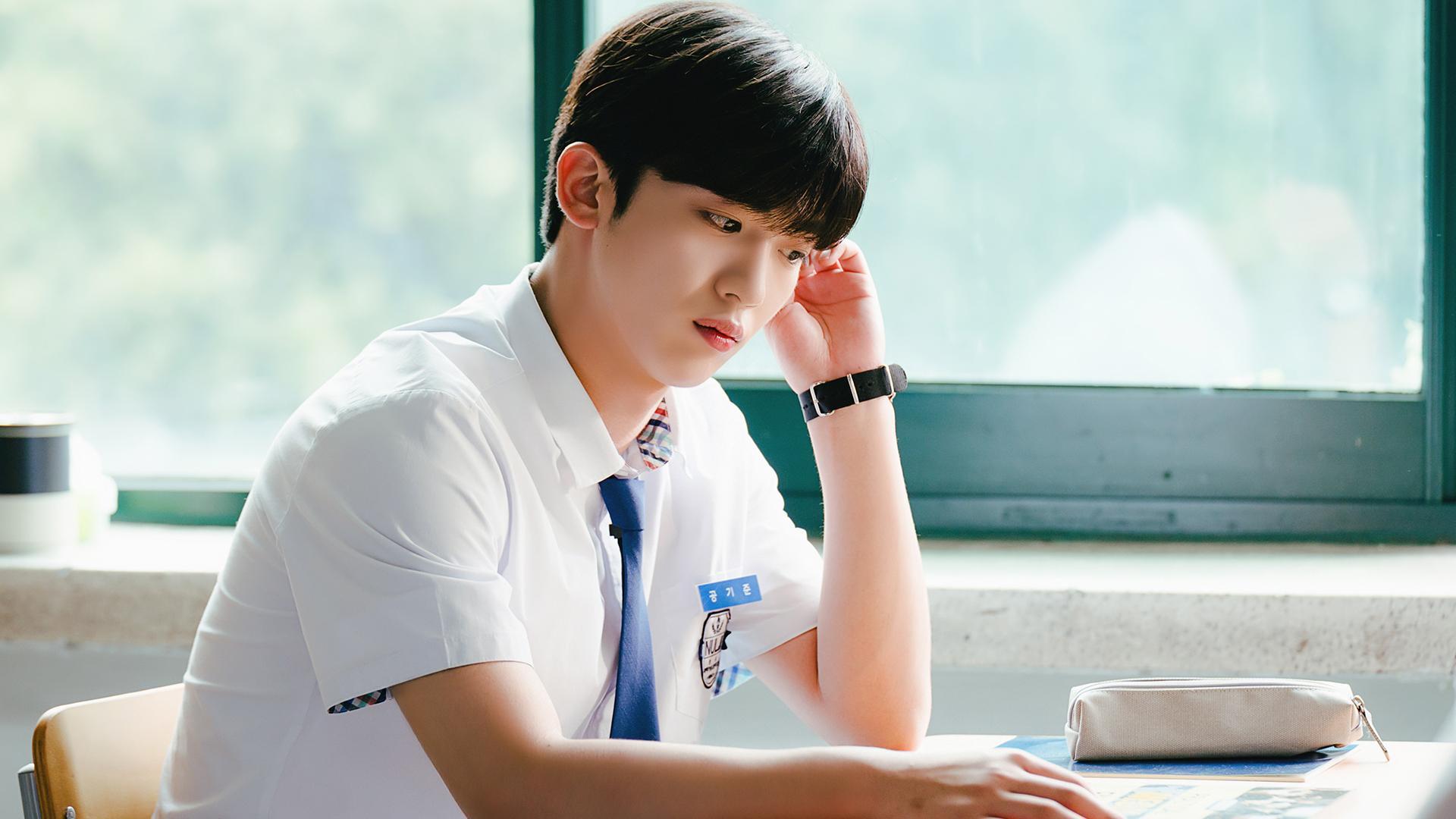 金曜漢從《PRODUCE X 101》出道，在《學校2021》出演男主角。（龍華電視台提供）
