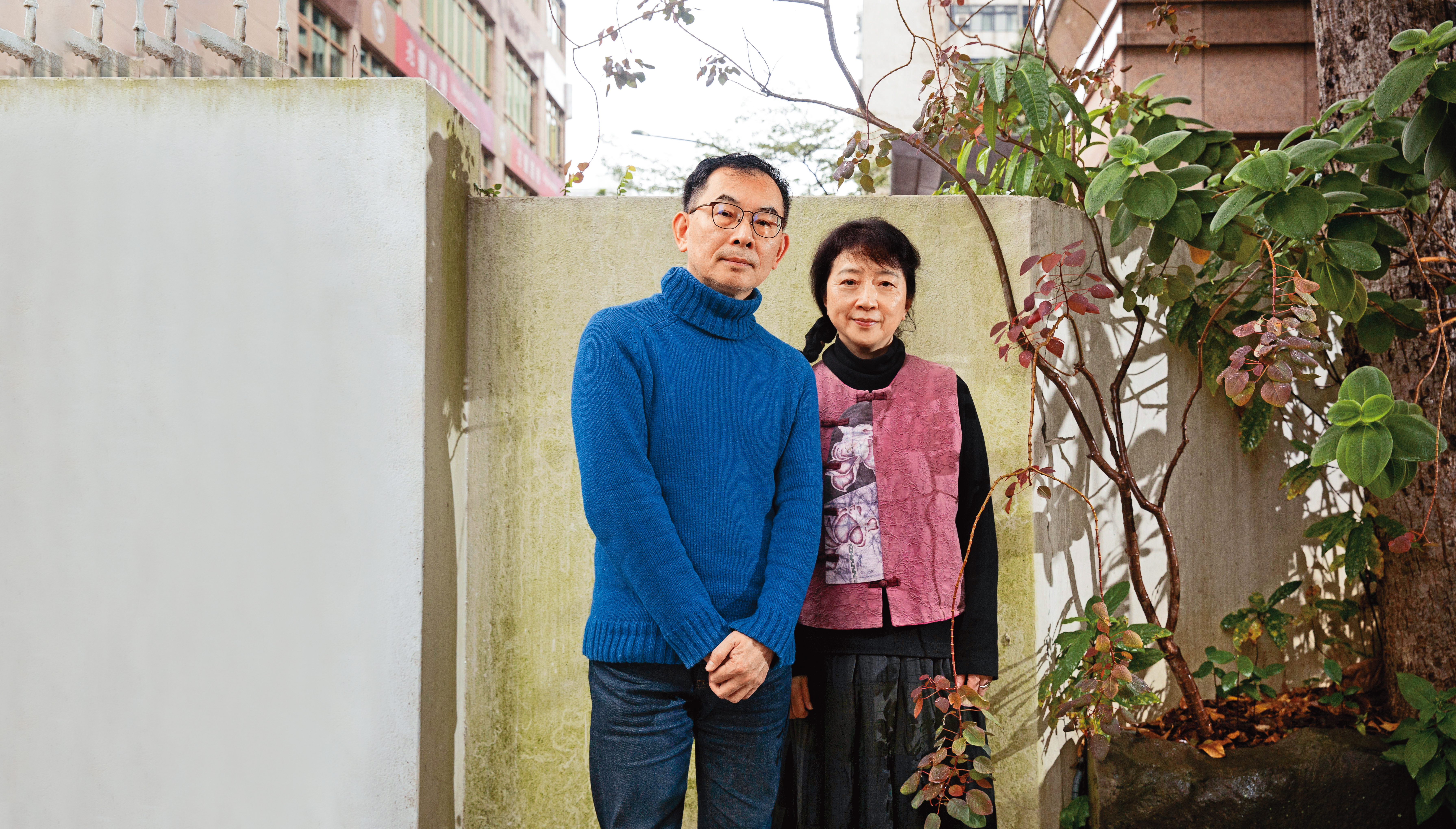 小說家朱天文（右）與林俊頴（左）是40年的好友，首度執導紀錄片各自面臨不同的挑戰。