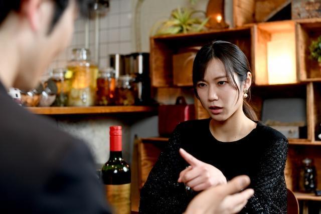 一名男網友悲傷表示,自己因為要女友幫忙分擔旅費,沒想到卻換來分手2字。(示意圖非當事人,photo-ac)