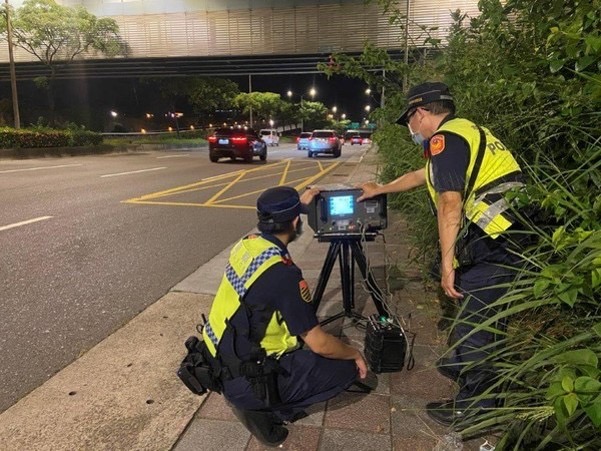交警上街執法很辛苦。（翻攝畫面）
