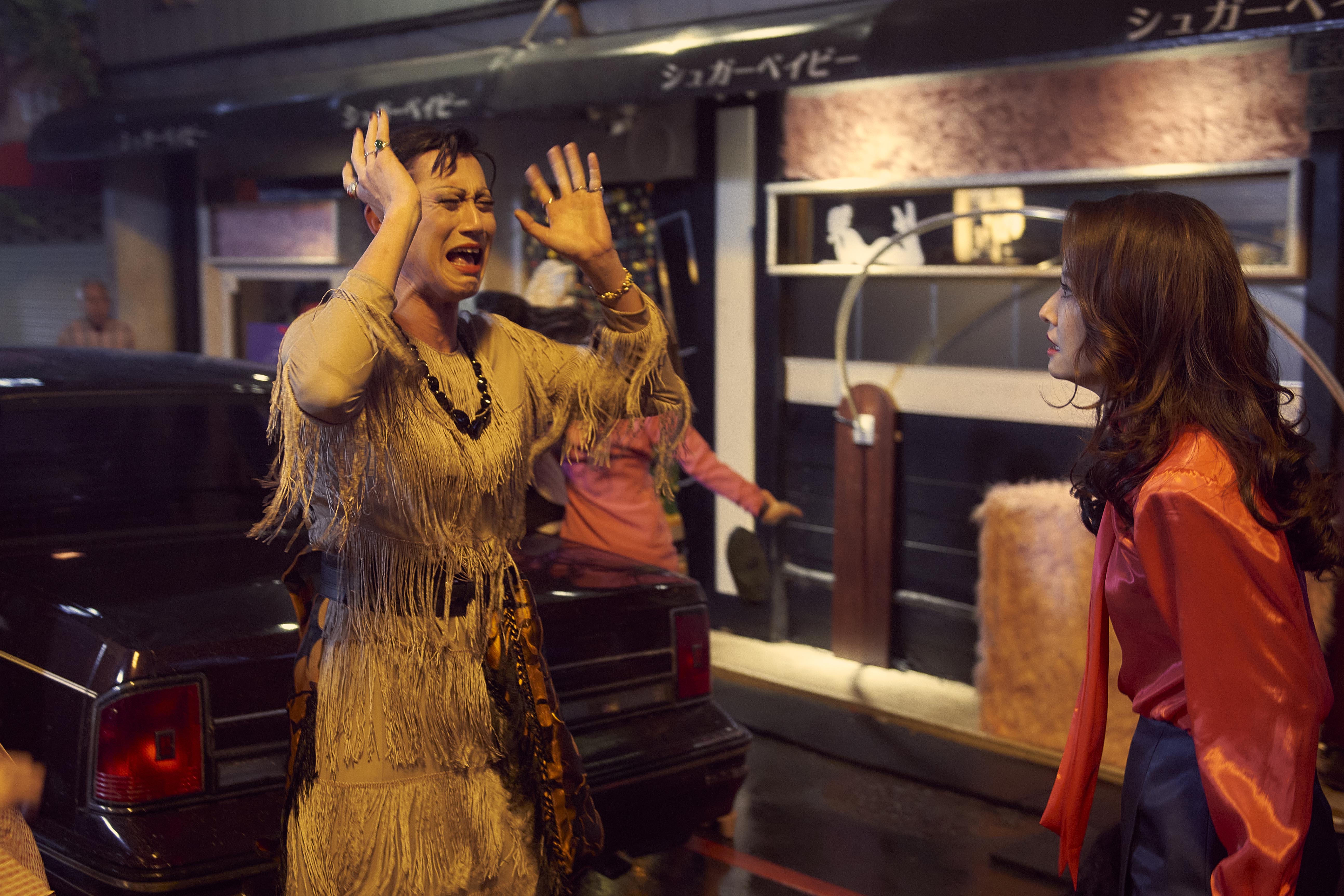 《華燈初上》「Rose MAMA」林心如（右）拉扯猛K「寶寶」吳慷仁不手軟。（Netflix、百聿數碼提供）