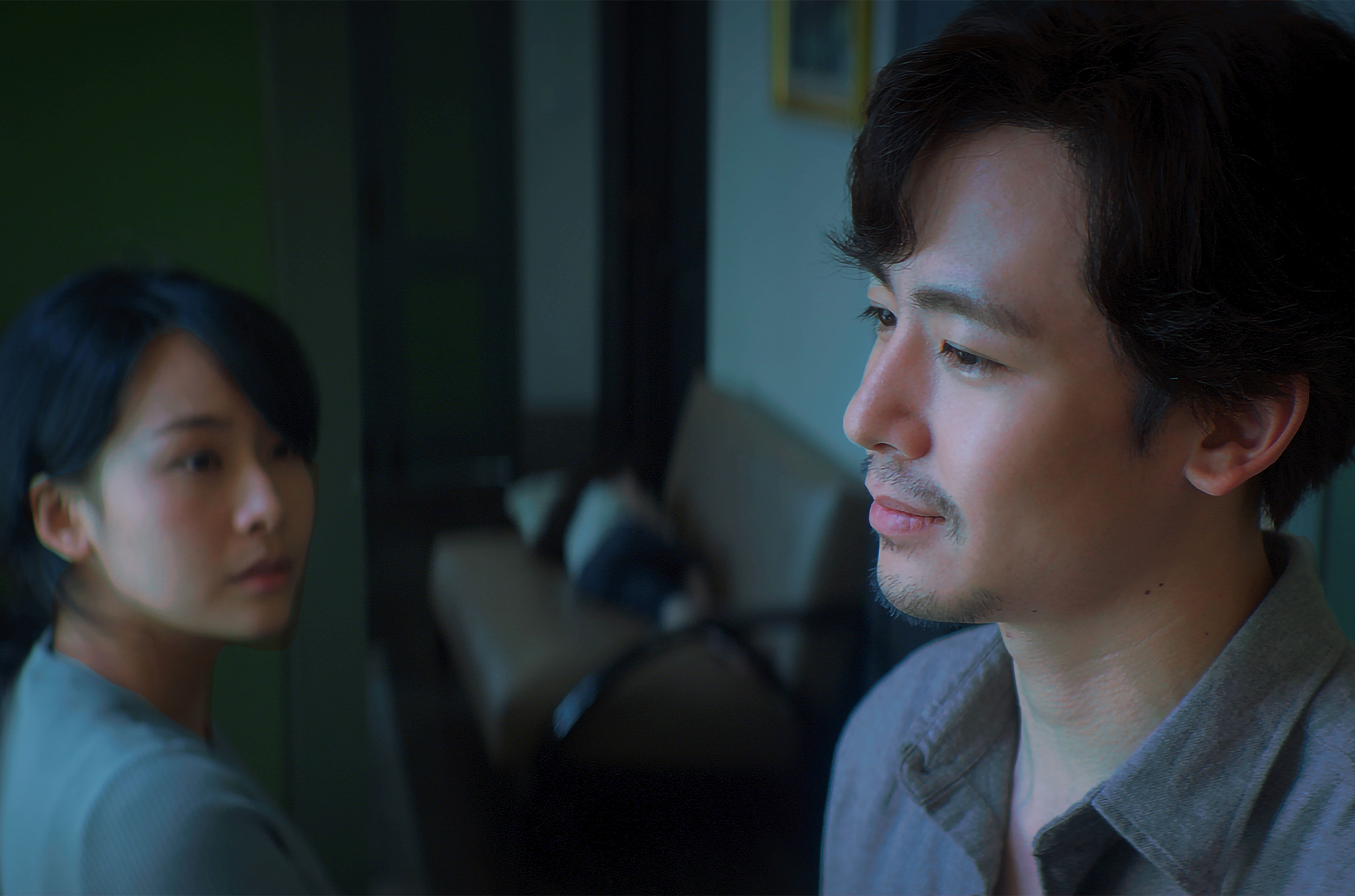 尼坤首次演出恐怖片，以頹廢男形象出現。（Catchplay提供）