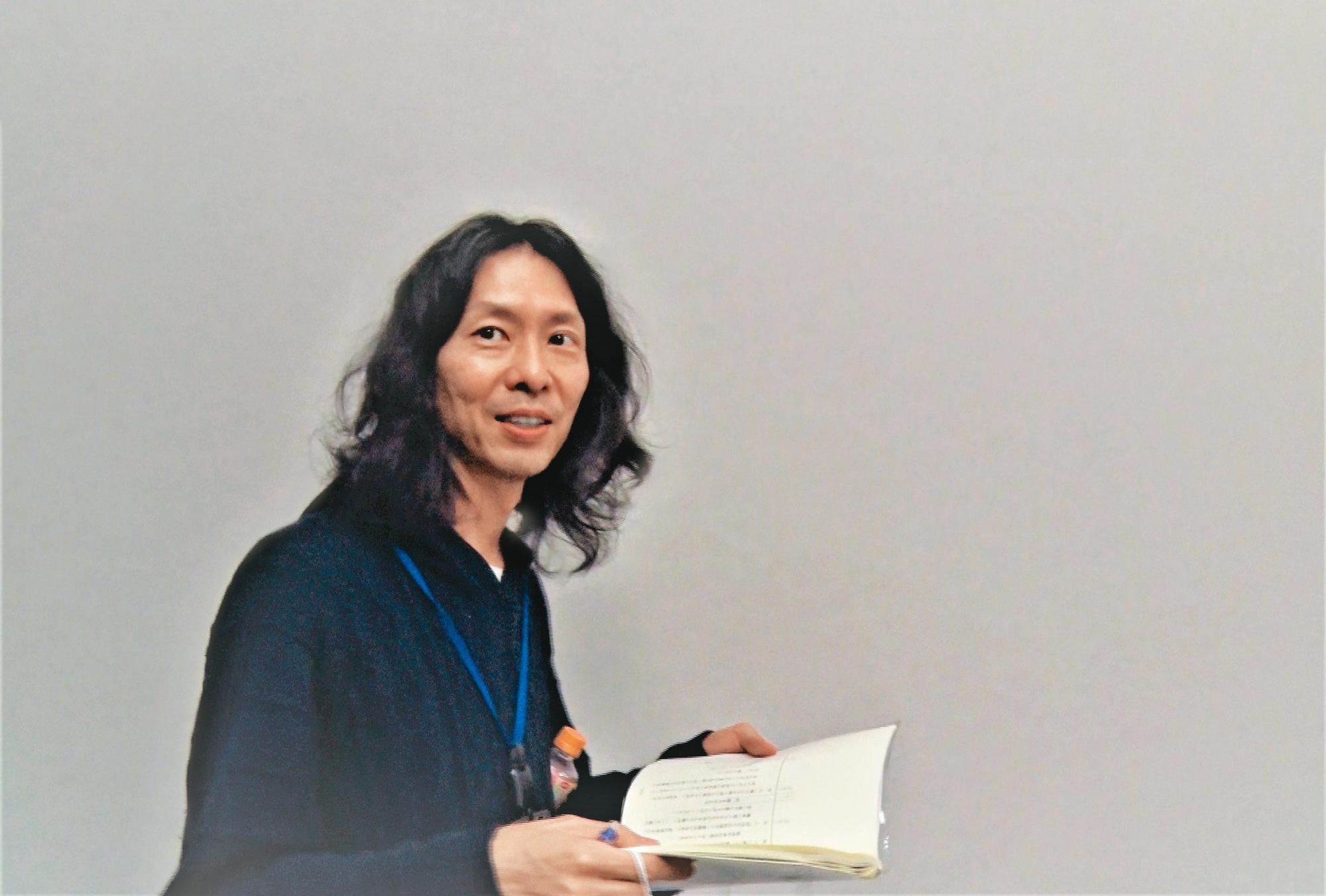 太田勇以製作綜藝節目的經驗,提出從零開始的「把以我為主角的漫畫拍成日劇!!」企劃。(TV TOKYO提供)