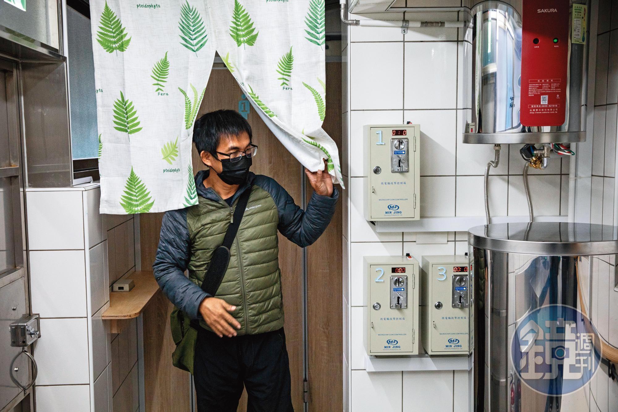 香香澡堂的設備免費，登記領取代幣即可使用熱水，也找來無家者常駐維護，創造了工作機會。