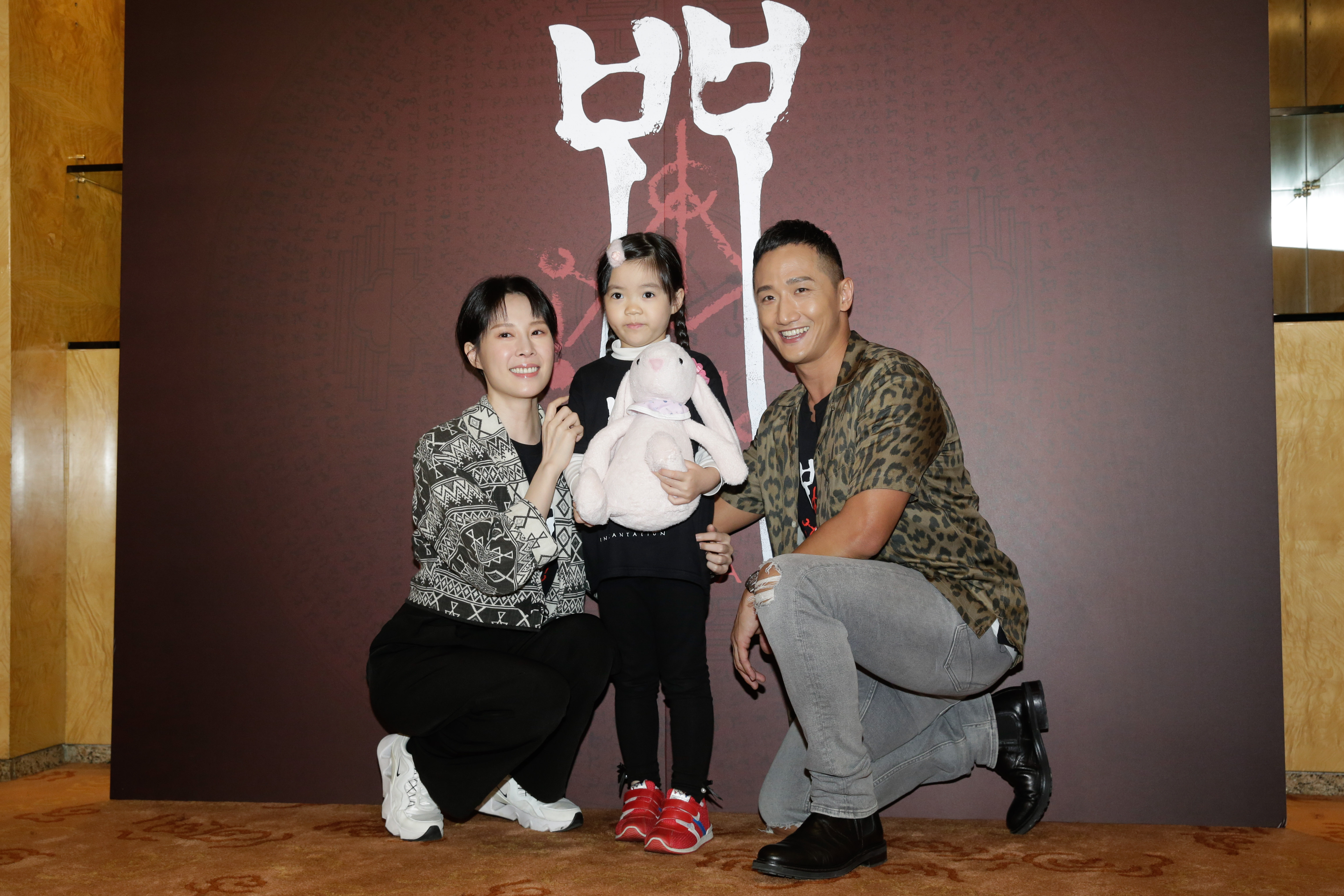 蔡亘晏（左）與飾演女兒朵朵的小小童星黃歆庭，及高英軒如同一家三口般，僅5歲的黃歆庭甚具演戲天分。