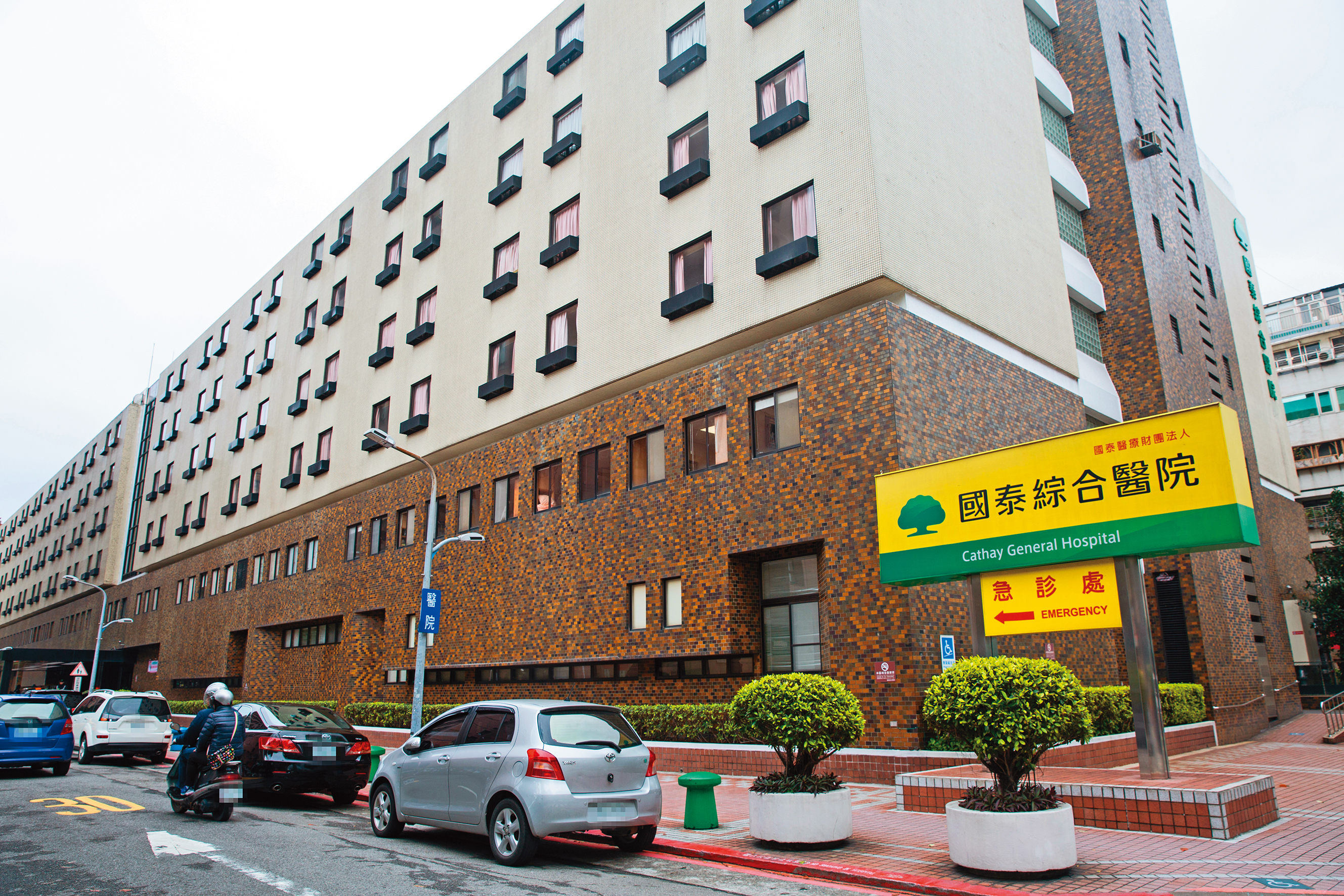 納豆活動範圍幾乎都在北市東區,因此頭痛欲裂當天,他和女友選擇離家最近的國泰醫院入院。