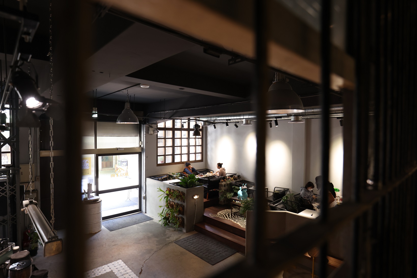 從大門走進富興工廠，立刻就有「Cuppa Fs Café」的咖啡香迎接。