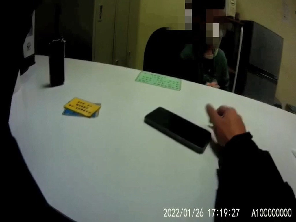 走失男童被帶回捷運警察隊安置。（警方提供）