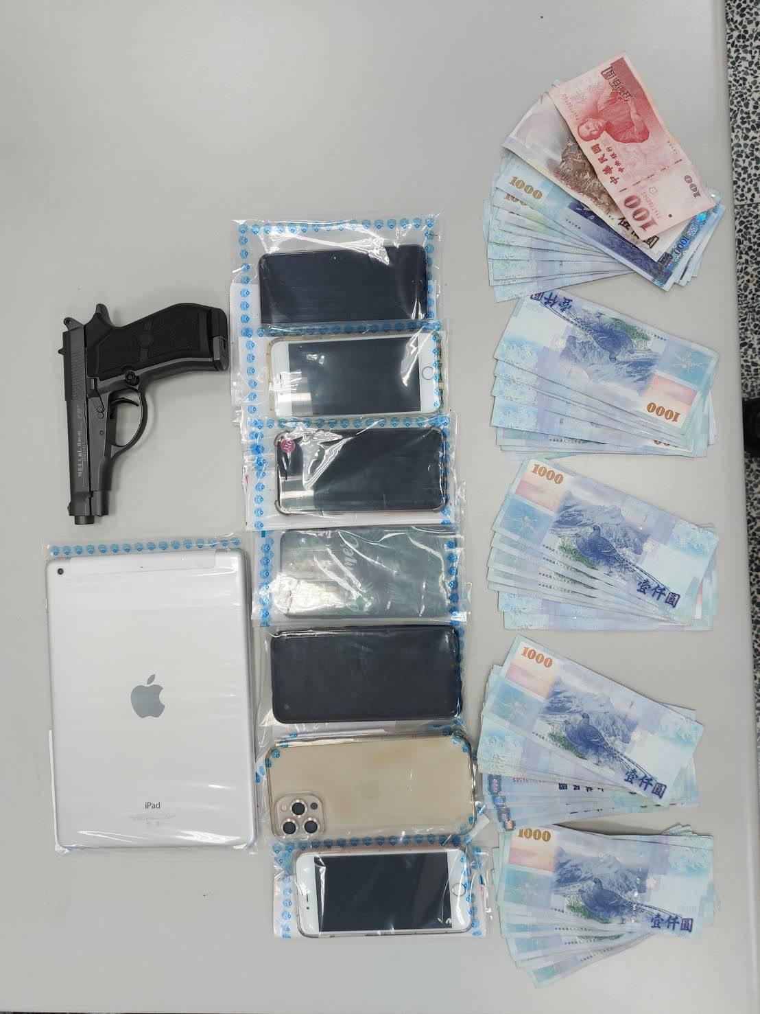 警方展示相關證物。(警方提供)