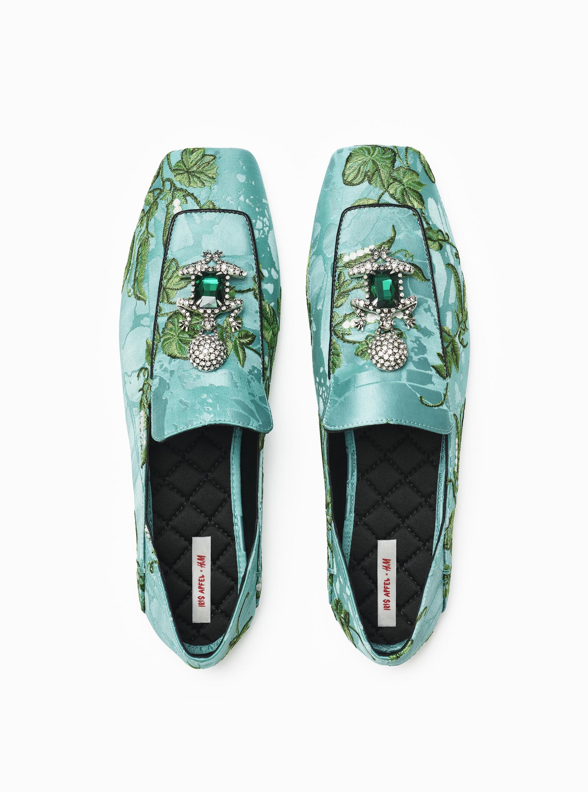 綴飾錦緞花紋家居鞋。NT$4,999（H&M提供）
