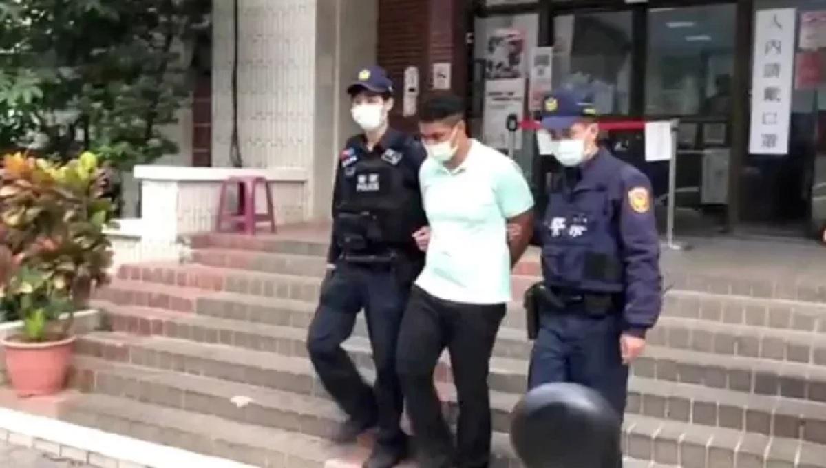 南非籍男子差點勒斃妻子,遭警方以殺人未遂罪送辦。(翻攝畫面)