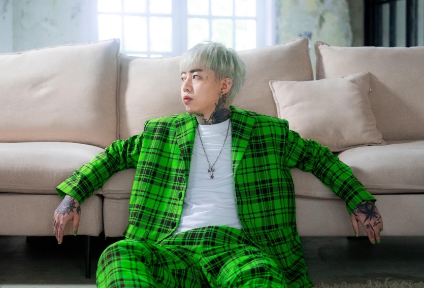 謝和弦轟中一中「恐龍音樂老師」，直言「只限制課本裡面教的音樂超智障」。（翻攝自謝和弦臉書）