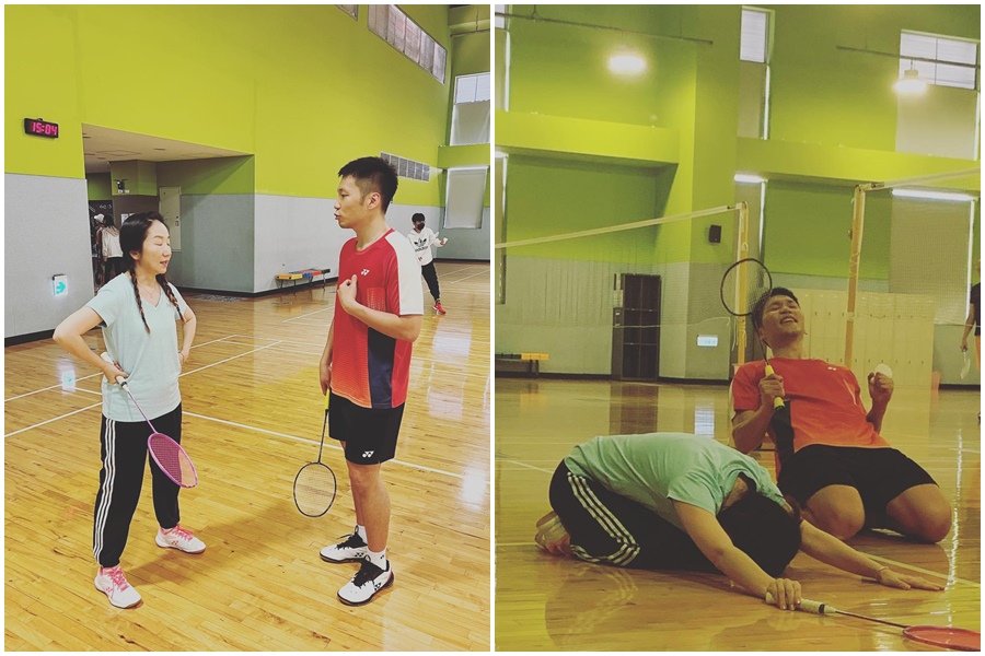 陶晶瑩和李洋在球場上重現聖杯畫面。（翻攝自陶晶瑩臉書）