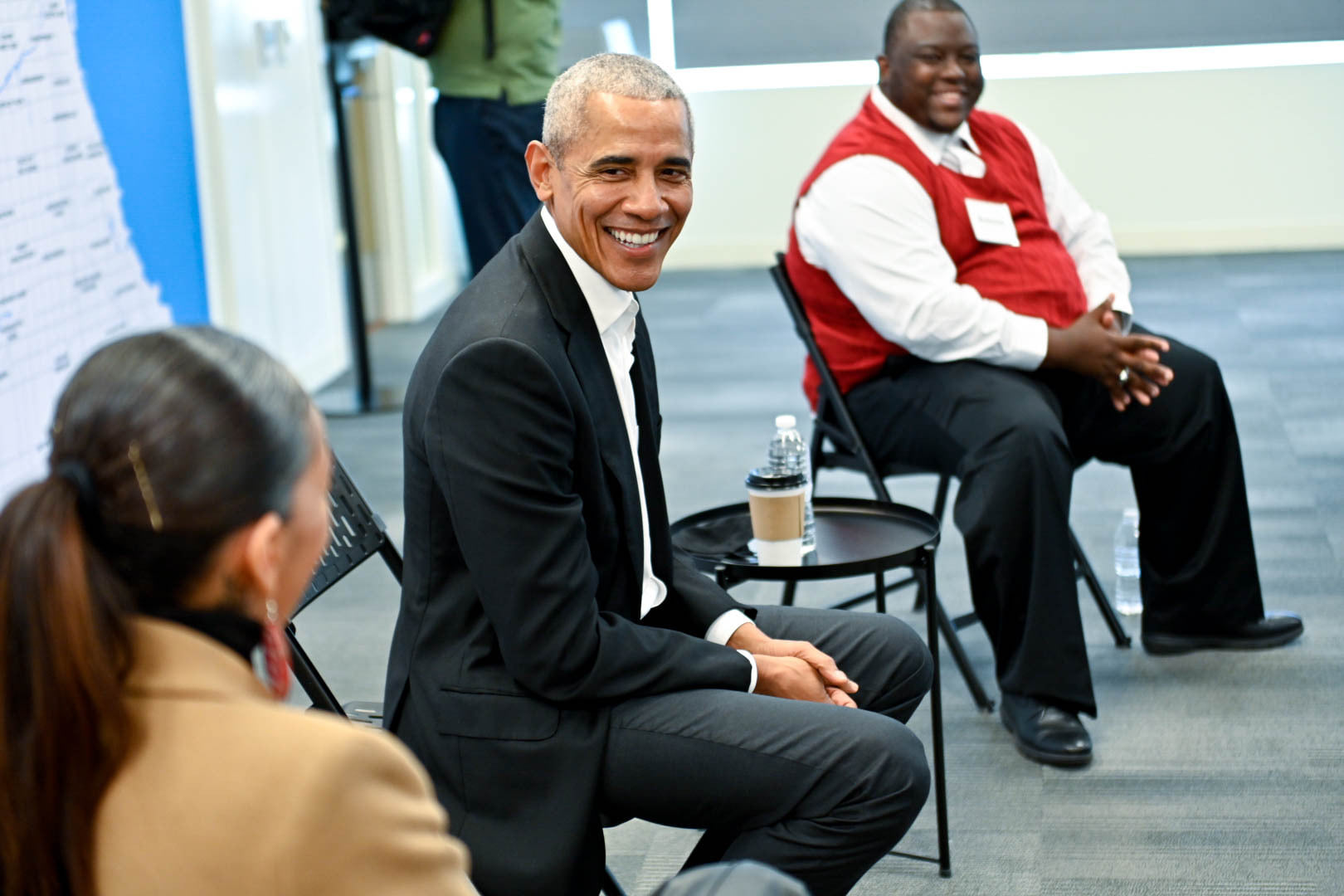 美國前總統歐巴馬今日在社群網站上宣布確診，並稱喉嚨有點癢。（翻攝自歐巴馬臉書）